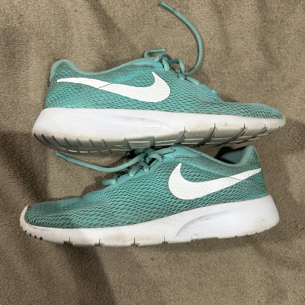 Nike Tanjun GS 6Y Womens 7.5 Aqua Teal Blue White Running Shoes 818384-301